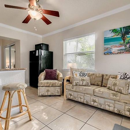 Steps To The Beach And Restaurants! - Coconut Villa'S Suite 1 St. Pete Beach Εξωτερικό φωτογραφία