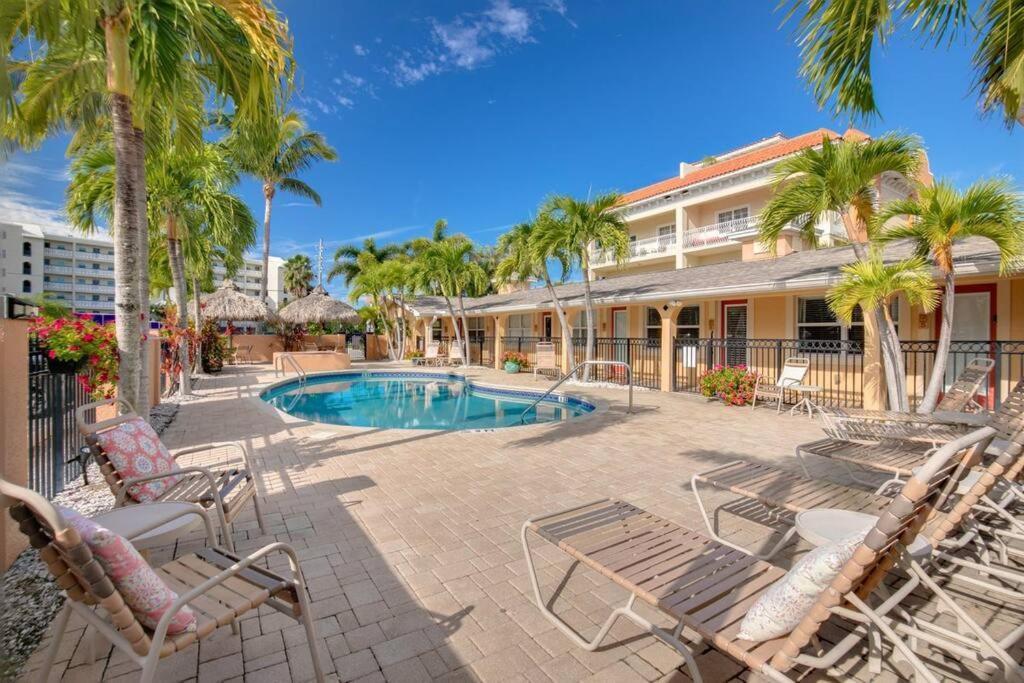 Steps To The Beach And Restaurants! - Coconut Villa'S Suite 1 St. Pete Beach Εξωτερικό φωτογραφία