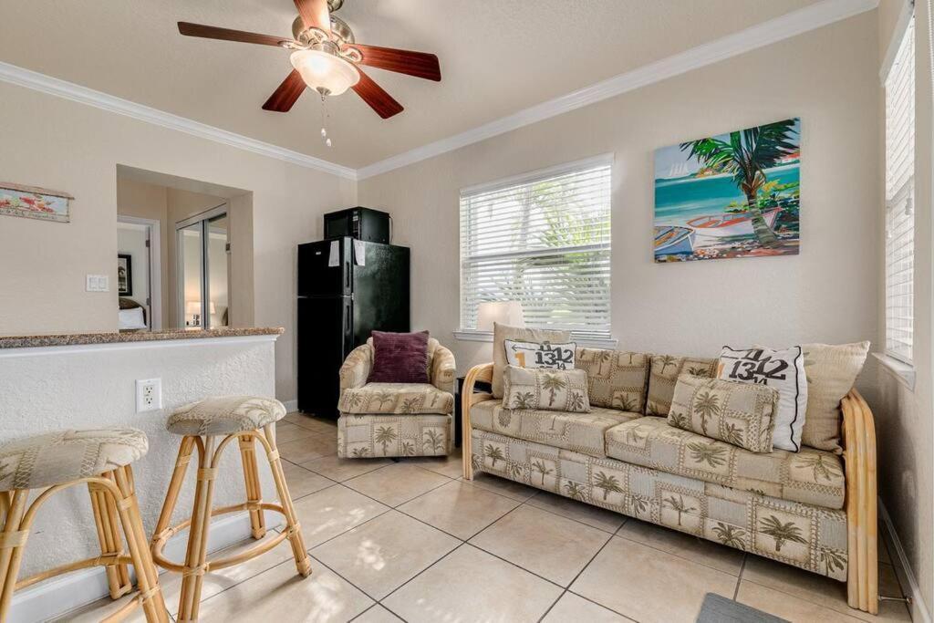 Steps To The Beach And Restaurants! - Coconut Villa'S Suite 1 St. Pete Beach Εξωτερικό φωτογραφία