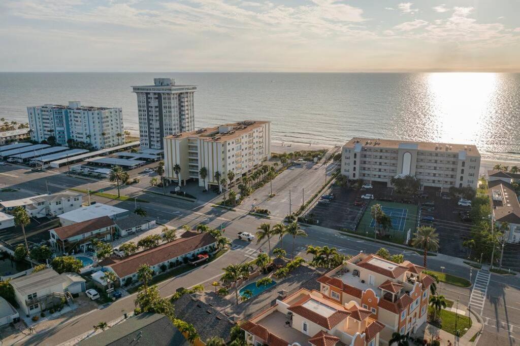 Steps To The Beach And Restaurants! - Coconut Villa'S Suite 1 St. Pete Beach Εξωτερικό φωτογραφία