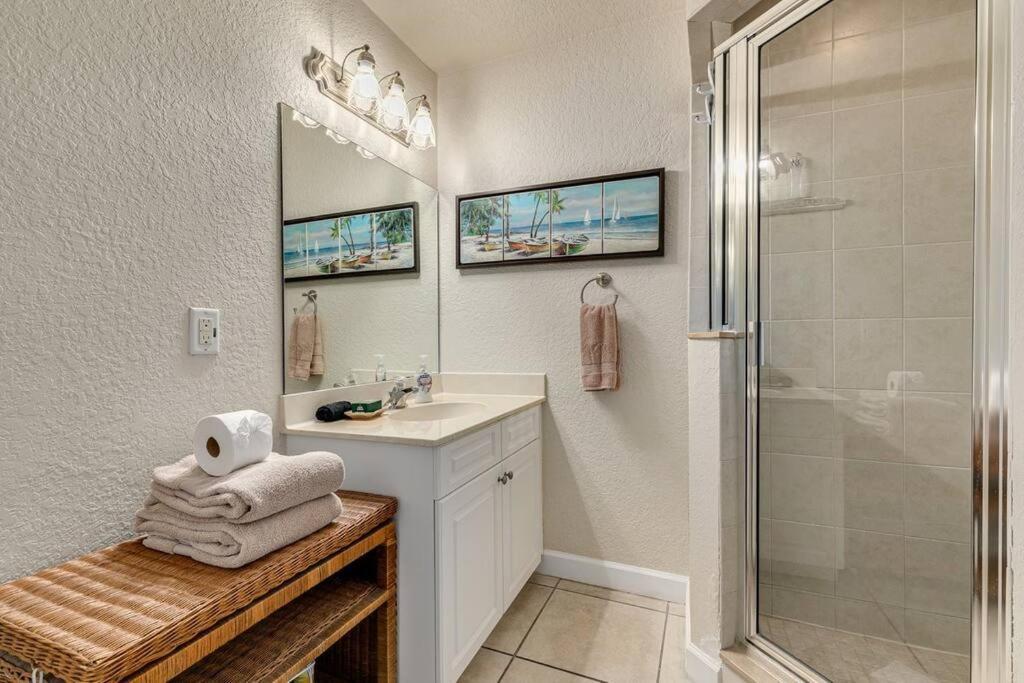 Steps To The Beach And Restaurants! - Coconut Villa'S Suite 1 St. Pete Beach Εξωτερικό φωτογραφία