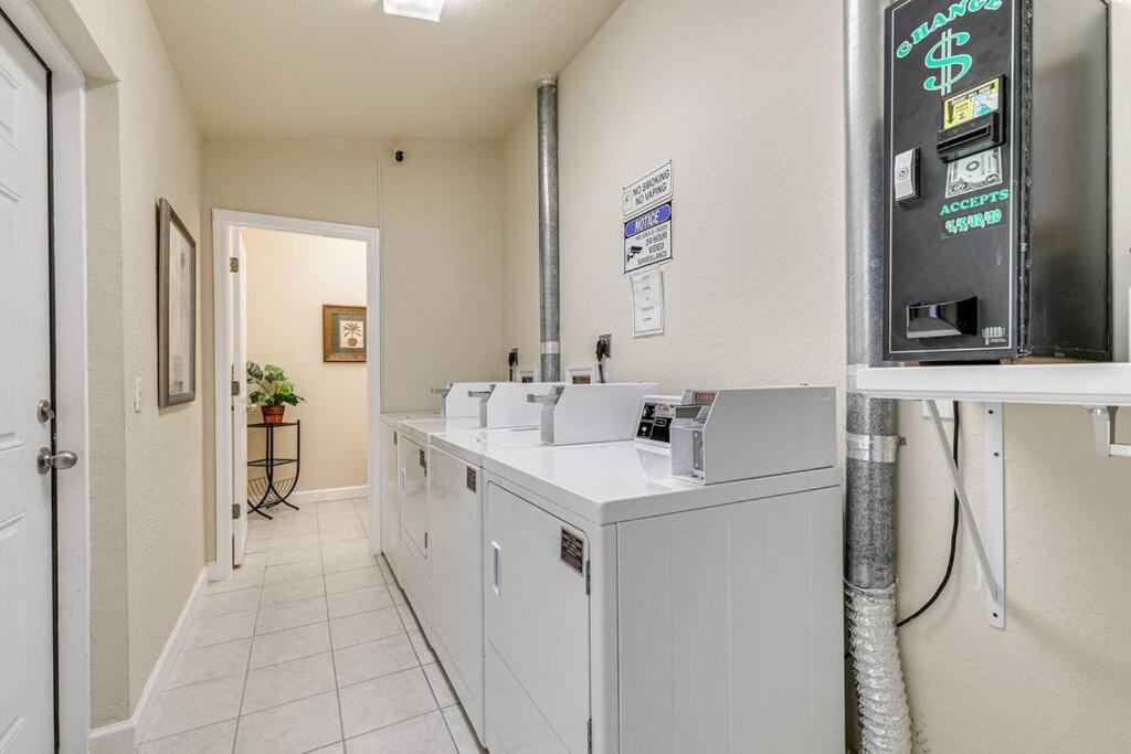 Steps To The Beach And Restaurants! - Coconut Villa'S Suite 1 St. Pete Beach Εξωτερικό φωτογραφία