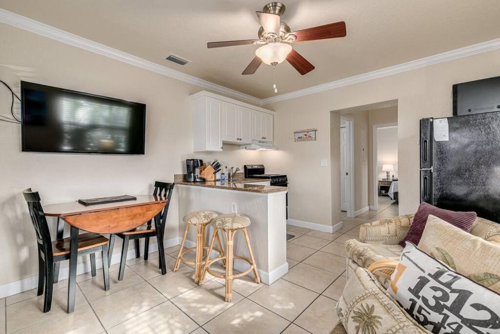 Steps To The Beach And Restaurants! - Coconut Villa'S Suite 1 St. Pete Beach Εξωτερικό φωτογραφία