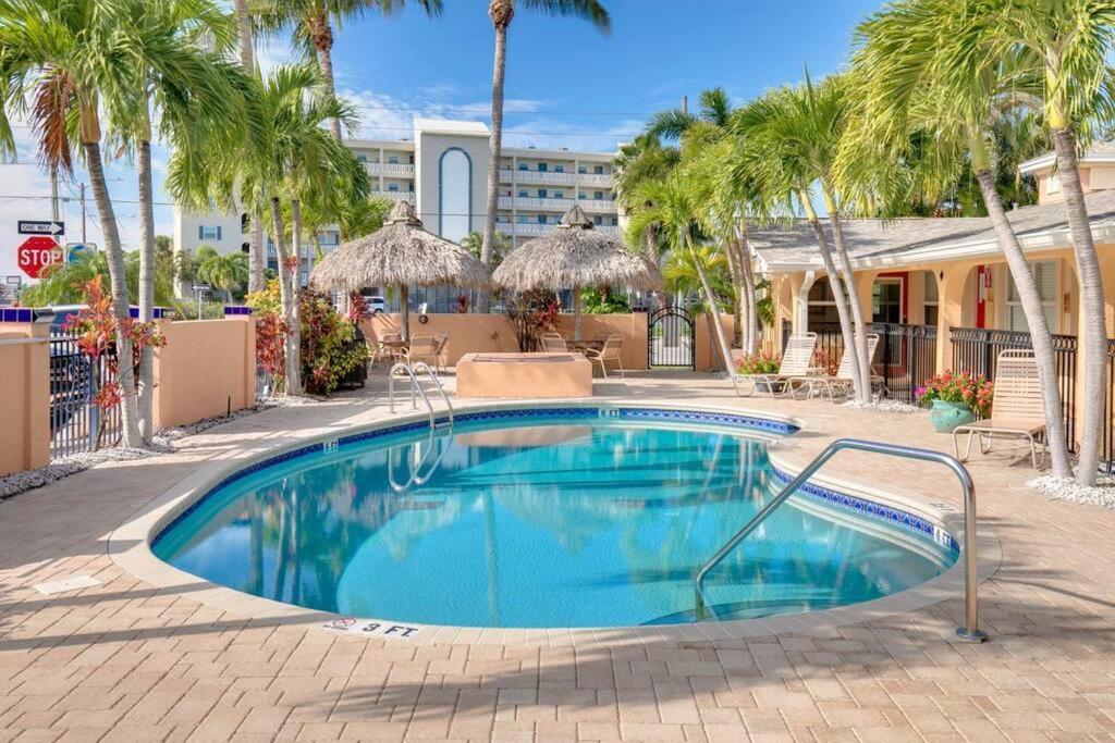 Steps To The Beach And Restaurants! - Coconut Villa'S Suite 1 St. Pete Beach Εξωτερικό φωτογραφία